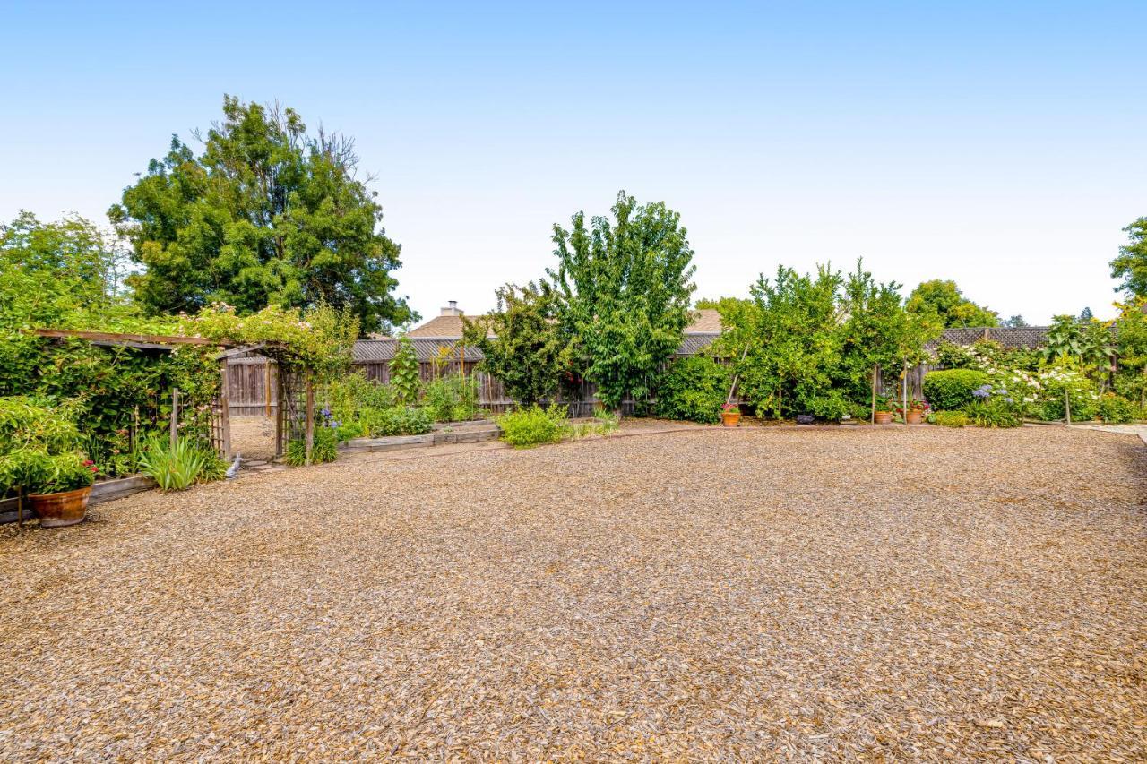 Wine Country Getaway Villa Windsor Exterior photo