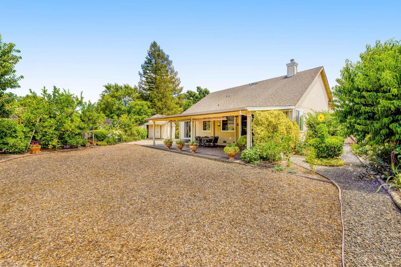 Wine Country Getaway Villa Windsor Exterior photo